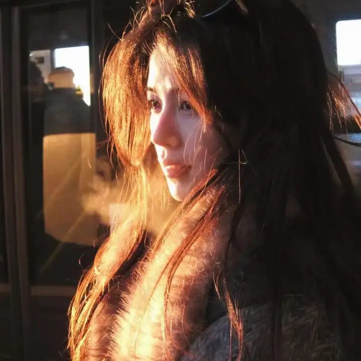 娇憨女郎